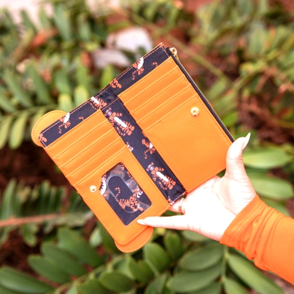 NWOT Loungefly Tigger Winnie the pooh mini backpack, Wallet, & DOORABLES CHARM! - Picture 13 of 17